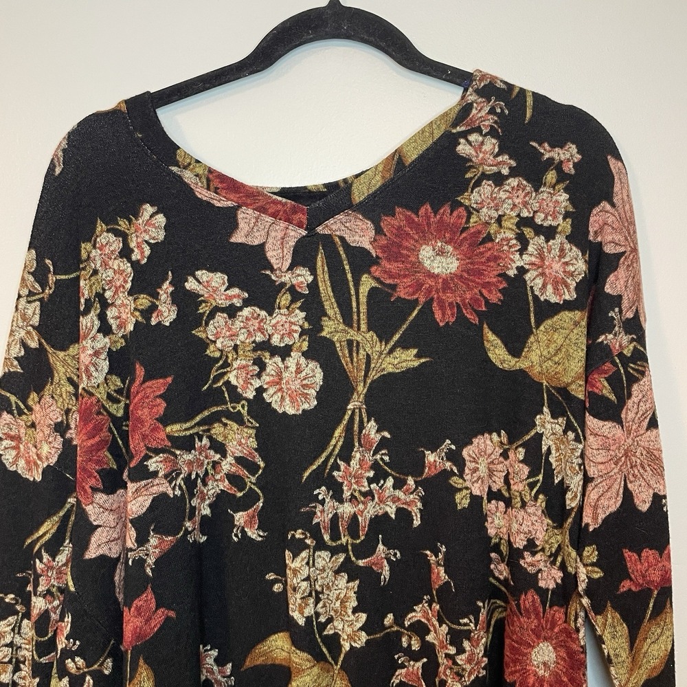 Well Worn‎ Size L Soft V-Neck Black Floral Sweater Long Sleeve Fall - Picture 2 of 8